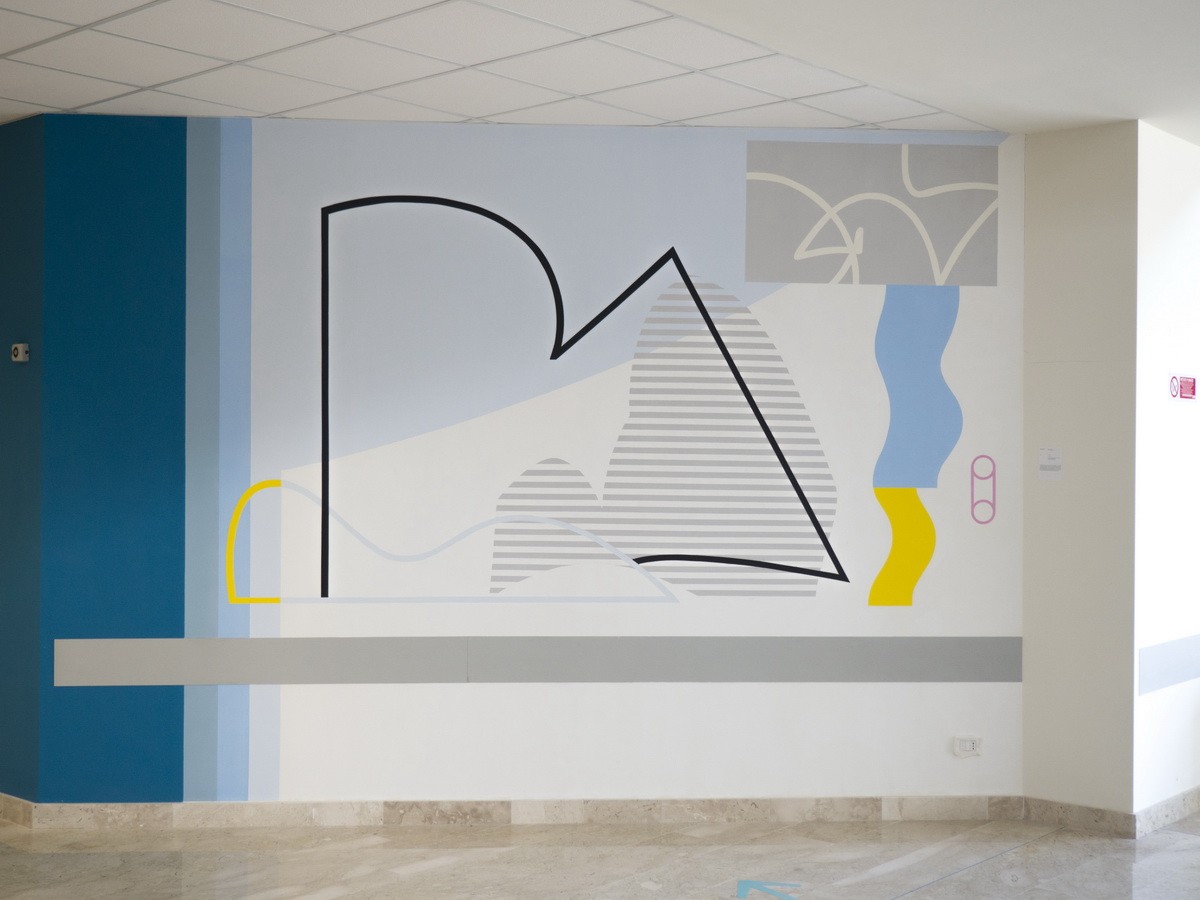 ABSTRACT STYLE MURAL IN A SCHOOL