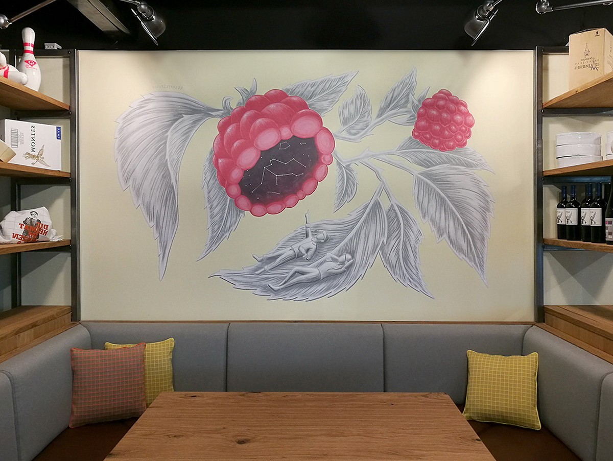 FLORAL MURAL IN A RESTAURANT